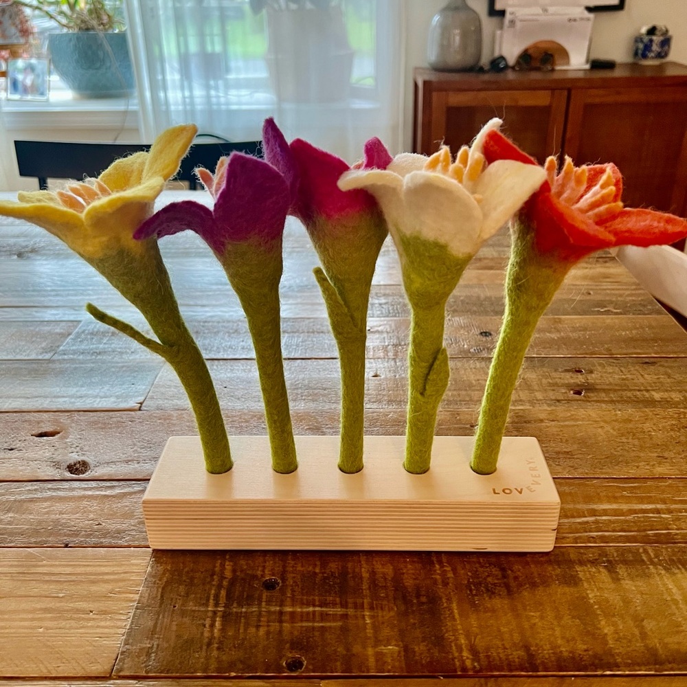 Lovevery Felt Flowers in a Row Montessori toy